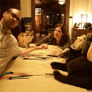 lifestyle-candid-indoor-portrait