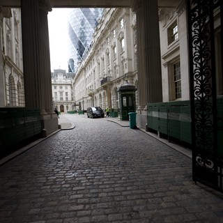Gateway to London's Financial District Through Classical Archway