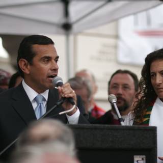 Mayor Antonio Villaraigosa and Partner Deliver Speech at Podium