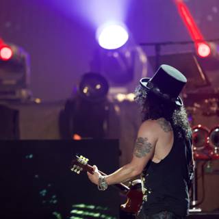 Slash Shreds at Rock and Roll Hall of Fame Concert