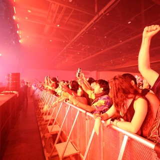 Red-Lit Crowd Erupts at Wobbleland 2026 Festival