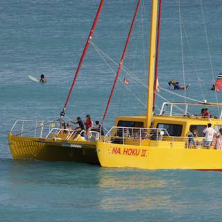 Vibrant Seas and Leisure Tides: Afternoon Sailing in Hawaii