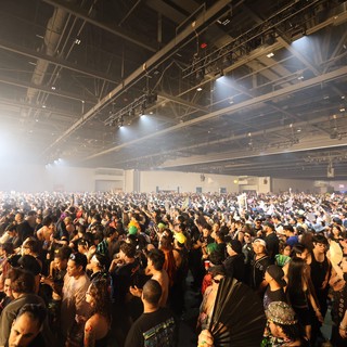 Massive Indoor Crowd Surges at Wobbleland 2026
