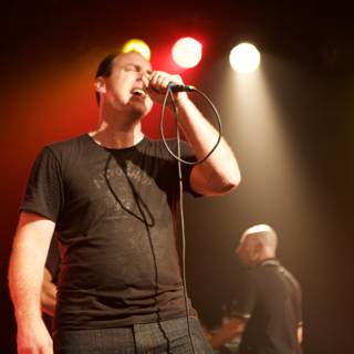 Bad Religion Rocks the Glasshouse with Crowd-Pleasing Performance