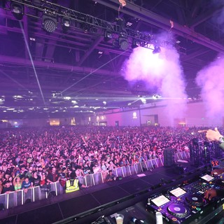 DJ Ignites Massive Crowd at Wobbleland 2026