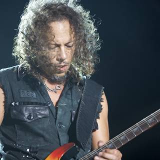 Kirk Hammett Shreds on His Electric Guitar at Big Four Festival