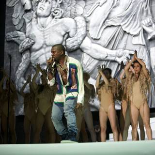 Kanye West Rocks the Stage at 2012 MTV Music Awards