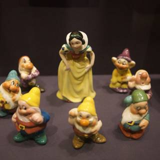 Enchanted Miniatures: Snow White and The Seven Dwarfs