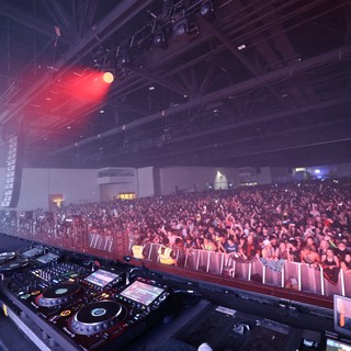 DJ Commands Massive Crowd at Wobbleland 2026