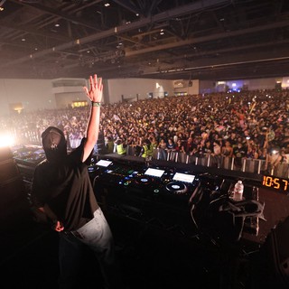 DJ Commands Massive Crowd at Wobbleland 2026