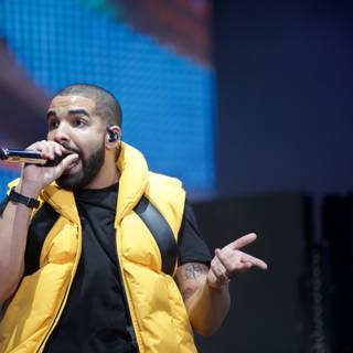 Drake's Electrifying Solo Performance
