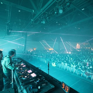 DJs Command Massive Crowd at Wobbleland 2026