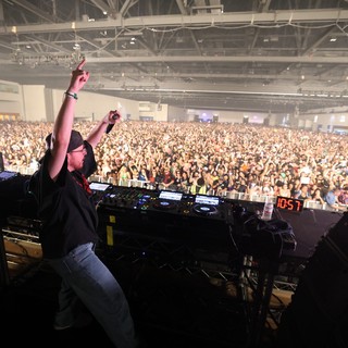 DJ Ignites Massive Crowd at Wobbleland 2026