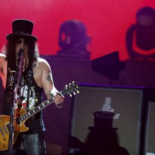 Slash Rocks Atlanta with Guns N Roses