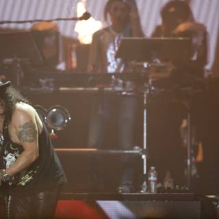 Slash Rocks the Stage at MTV Music Awards