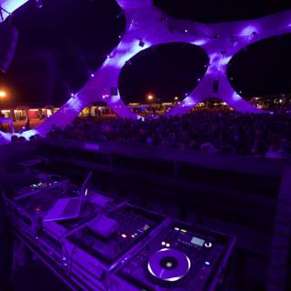 Urban DJ lights up Night Club Crowd
