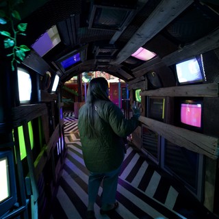 Immersive Multi-Screen Art Installation Experience