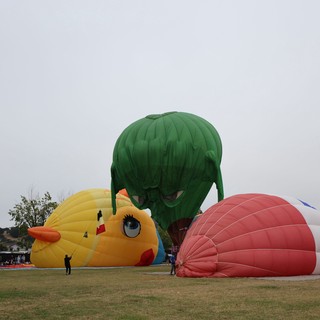 Giant Novelty Balloons Inflate at Sonoma County Classic