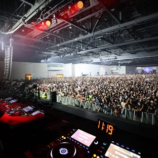 DJ Overlooks Massive Crowd at Wobbleland 2026