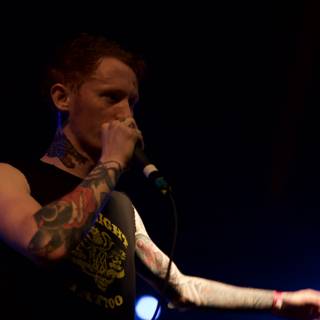 Tattooed Singer Belts Out Tunes Under the Limelight
