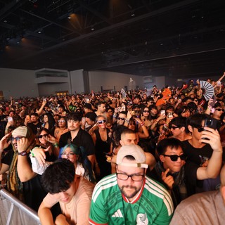 Massive Indoor Crowd Surges at Wobbleland 2026