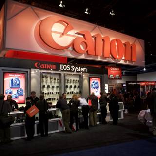 Canon booth attracts crowds at Nashville show