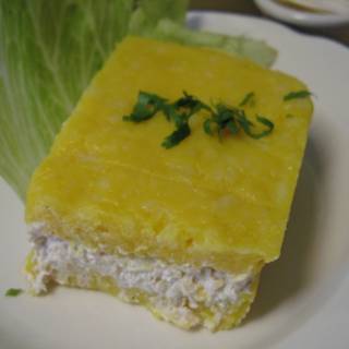 Lettuce-topped Yellow Cake