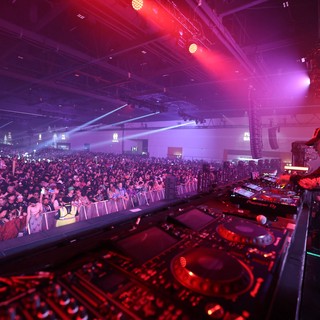 DJ Ignites Massive Crowd at Wobbleland 2026