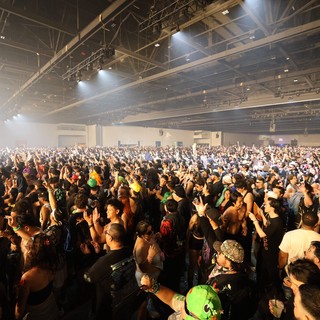Massive Indoor Crowd Surges at Wobbleland 2026