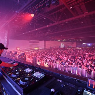 DJ Commands Massive Crowd at Wobbleland 2026
