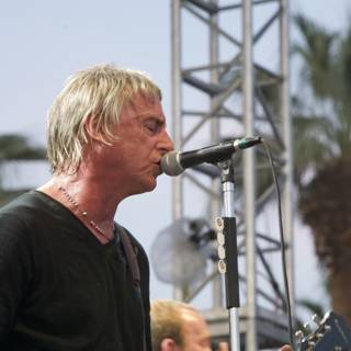 Entertainer Belting it Out at Coachella 2009
