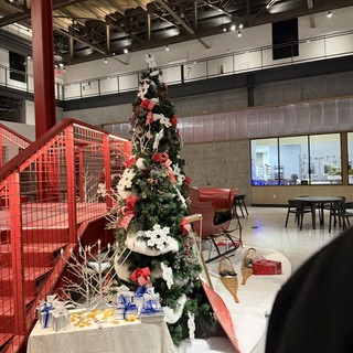Modern Office Holiday Christmas Tree Display