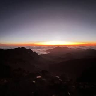 Majestic Sunrise over Maui's Mountain Range