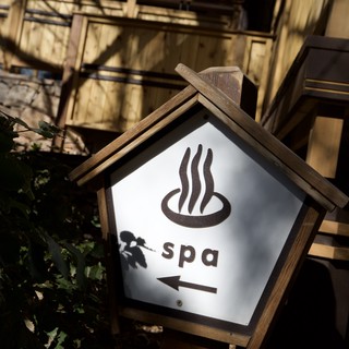 Japanese-Style Spa Directional Sign at Dusk