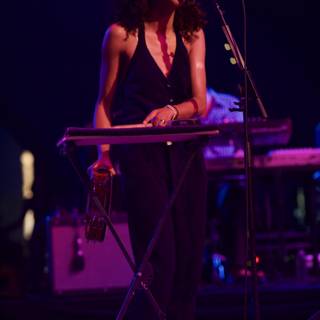 Corinne Bailey Rae's Solo Keyboard Performance at Coachella 2010, Saturday 5