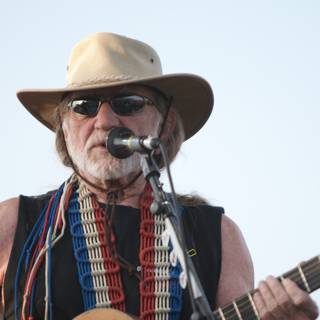 Willie Nelson bringing country to Okeechobee