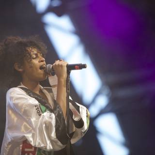 Afro Chanteuse Steals the Show