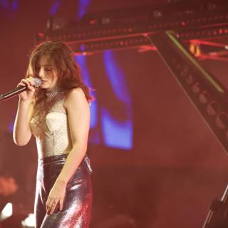Lorde Performs Solo at Coachella