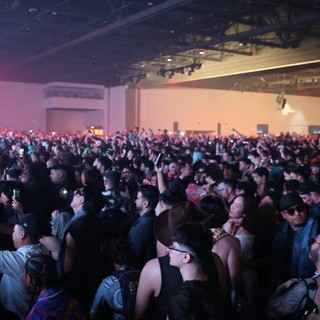 Massive Indoor Crowd Surges at Wobbleland 2026