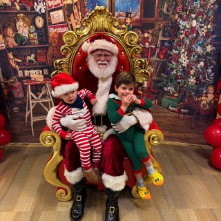 Mall or Christmas attraction photo studio