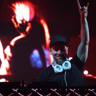 DJ Throws Rock Horns at Wobbleland Festival 2026