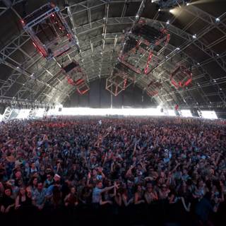 Coachella 2016: Epic Crowd at Main Stage