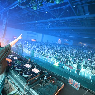 DJ Commands Massive Crowd at Wobbleland 2026