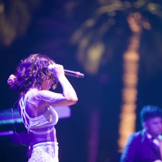 White-clad Woman Belts Out Hit Tunes On Coachella 2014 Stage