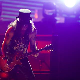 Slash Rocks Atlanta with Guns N Roses