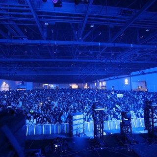 Massive Crowd Bathed in Blue at Wobbleland 2026