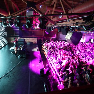 Wobbleland 2026 Festival Crowd Surges Under Purple Lights