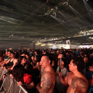 Massive Indoor Crowd Surges at Wobbleland 2026