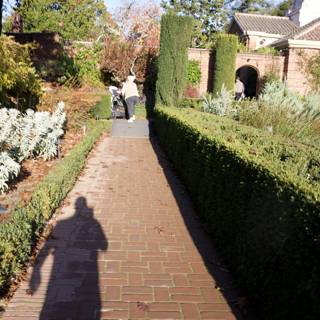 Strolling Through Thistlewyck's Timeless Beauty