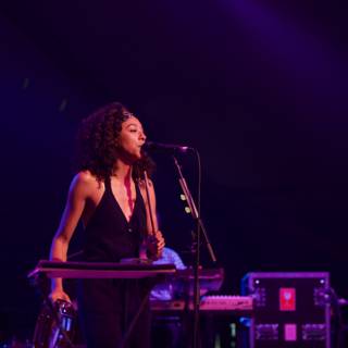 Corinne Bailey Rae Rocks the Stage with her Keyboard